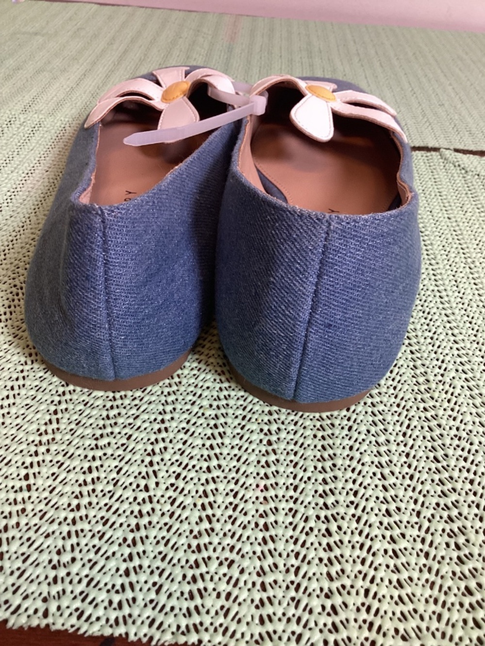 Katy Perry vamp square denim flats with daisy cut out SZ 9 flower power,dainty - Picture 3 of 11